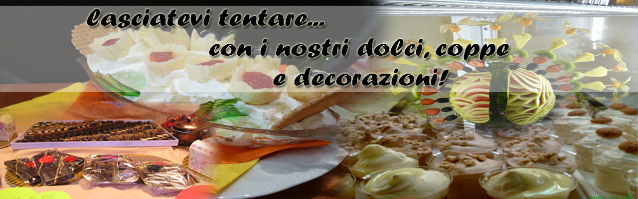 Coppe di gelato, decorazioni e dolci
